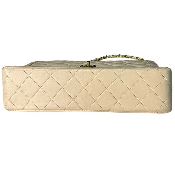 Chanel Classic Flap Bag - Picture 3 of 10